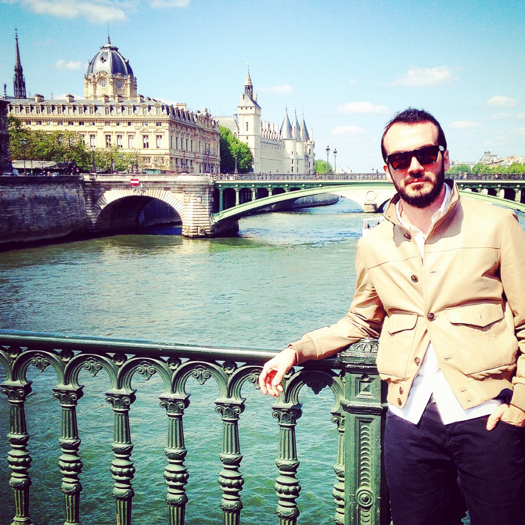 Sightseeing at La Seine river