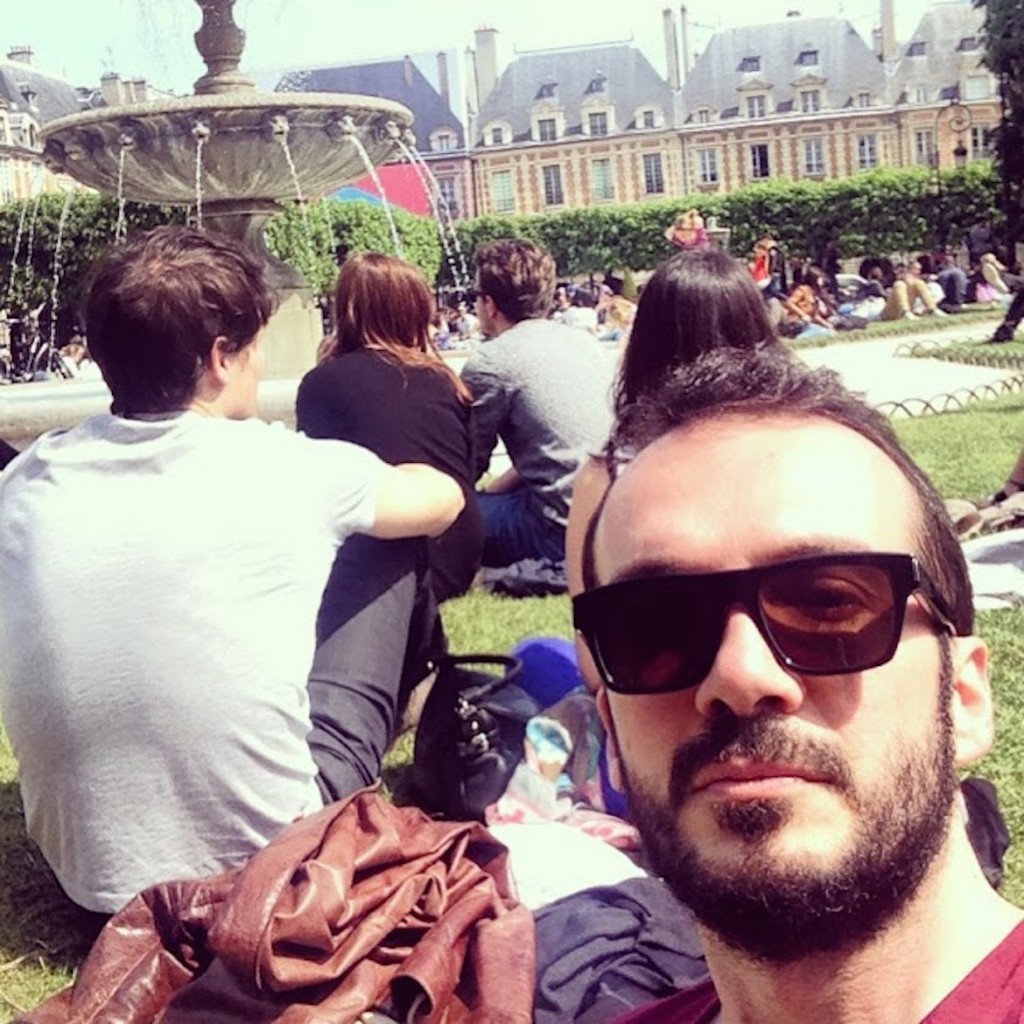 On sunny (sun)days cool Parisians get together at wonderful Place des Vosges #sunbathing
