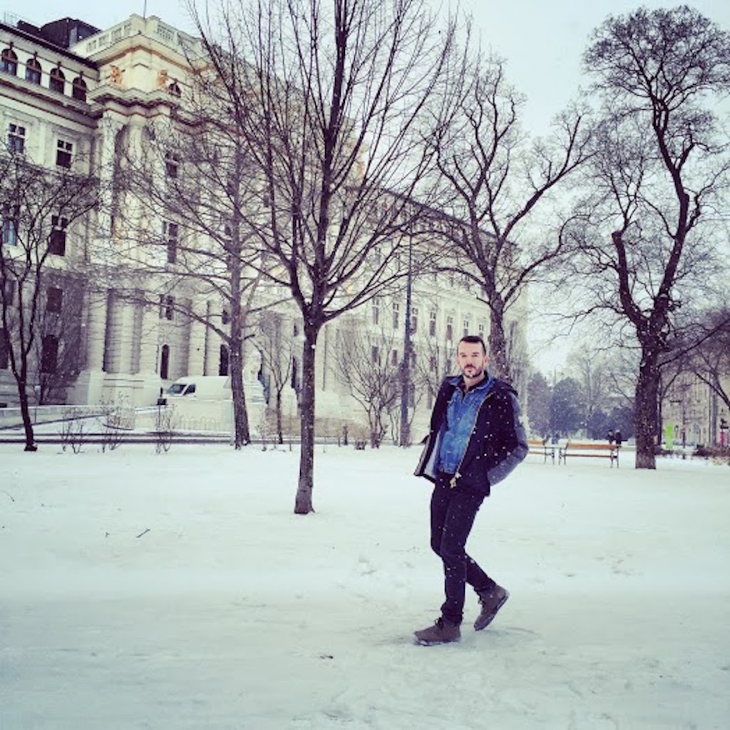 Posing at Justizpalast square.