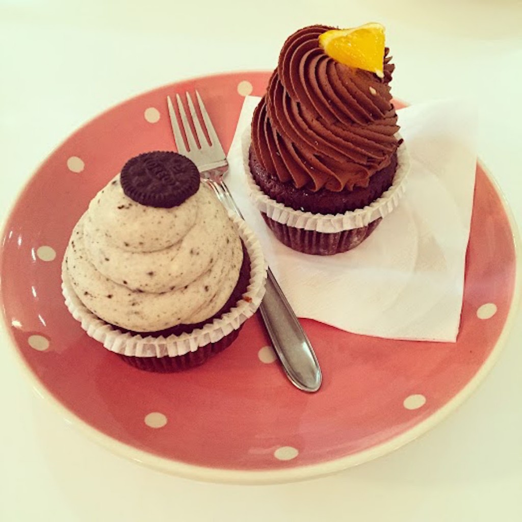Oreo & chocolate-orange cupcakes at the cafeteria inside MUMOK