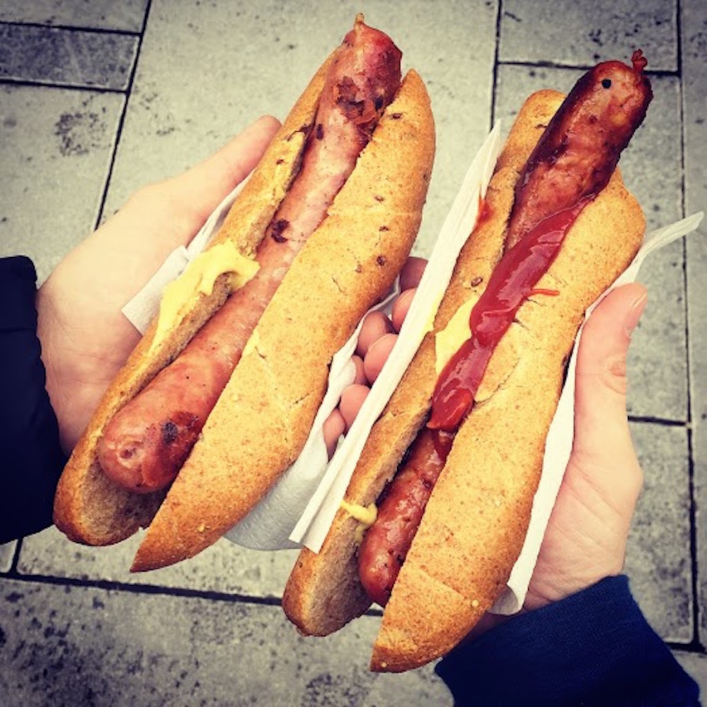 Hotdog with Kasekrainer (sausage filled with melted cheese) #streetfood