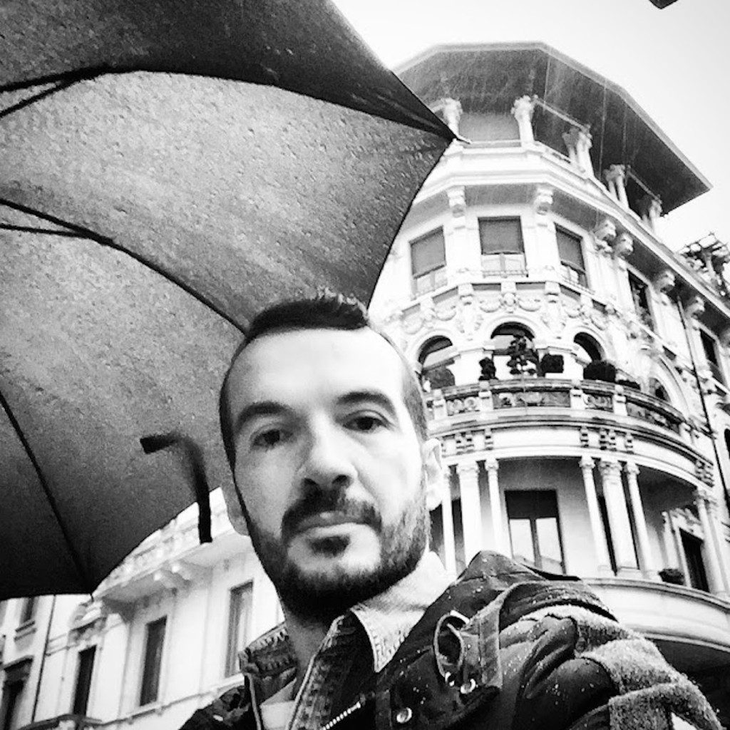 B&W #selfie in the streets of Milan