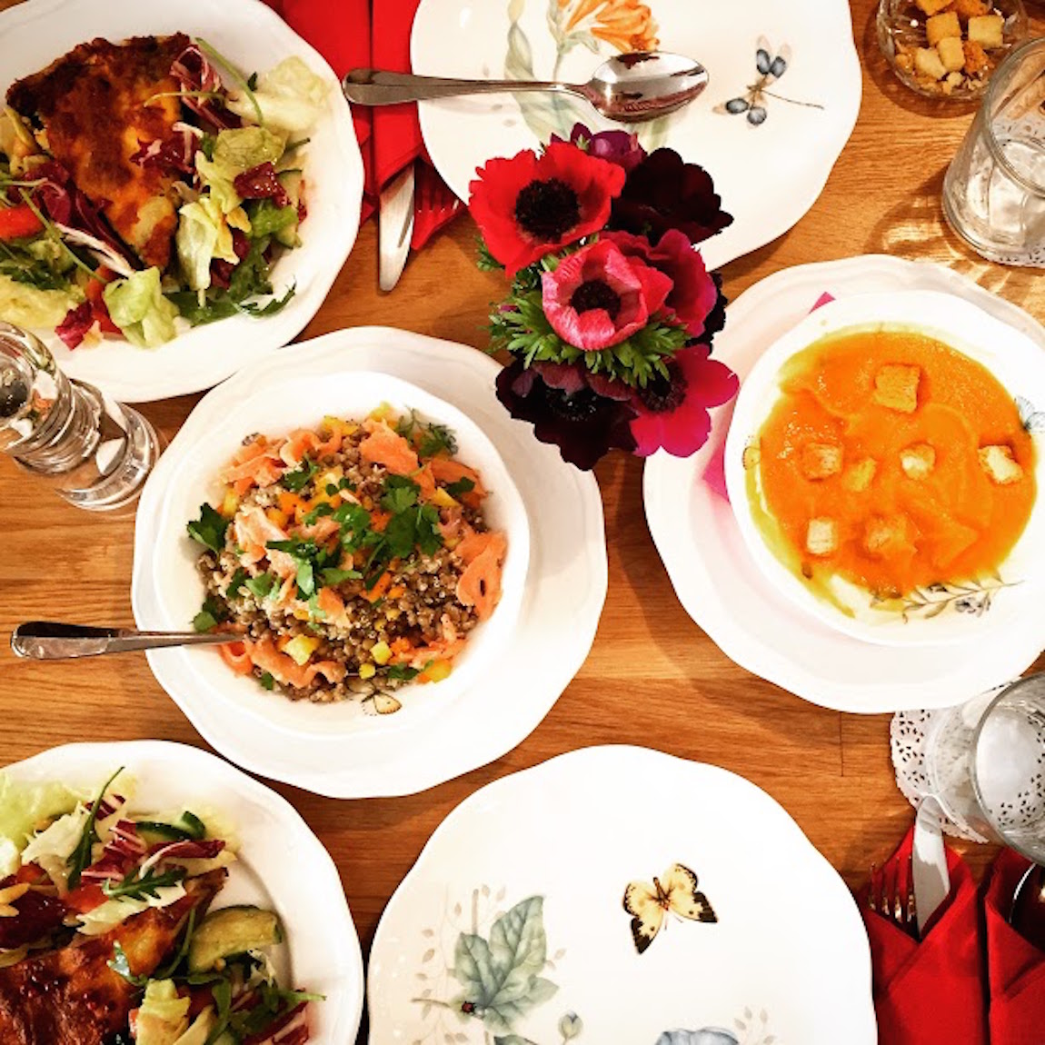 Thaaaaaaaat hungry!!! Various tarts, healthy kinoa salad & the best carrot/ginger soup in town