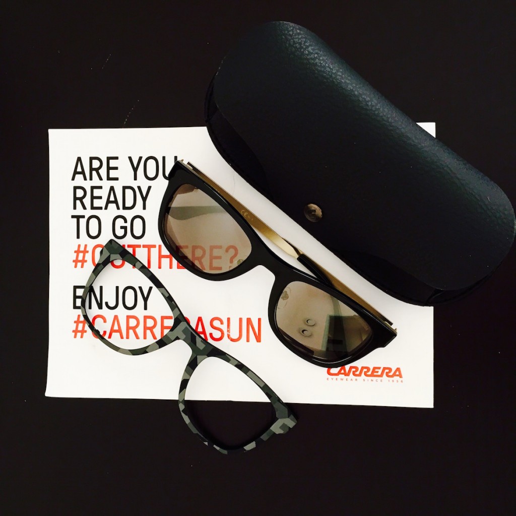 Two different covers (lacquered black & grey camouflage) to use depending on your styling needs & mood of the day...