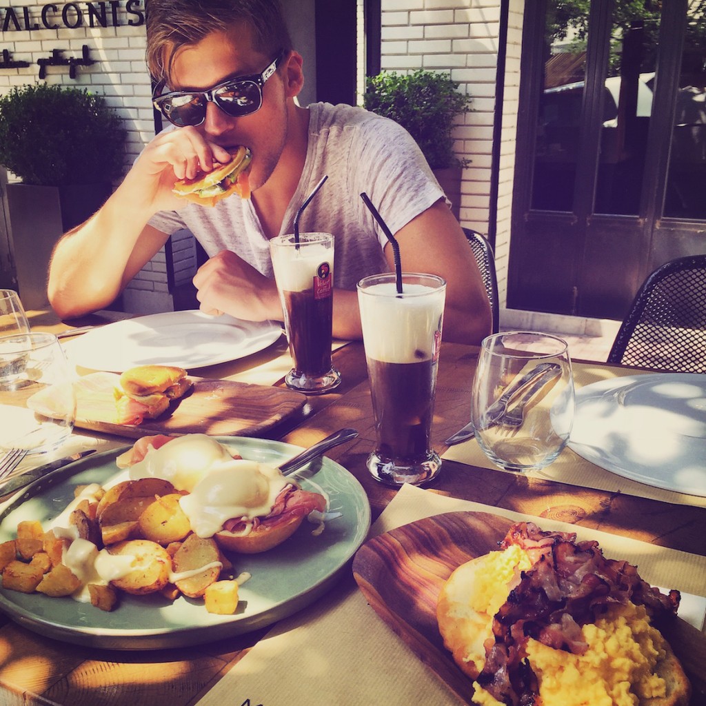 Brunch-ing at Malconi's with Ilias on a Sunday (late) morning...