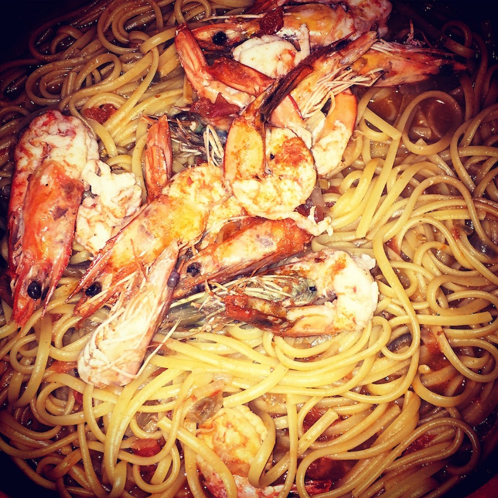 Hardcore #foodporn xxx Linguini with shrimps at "Nero tis Agapis"
