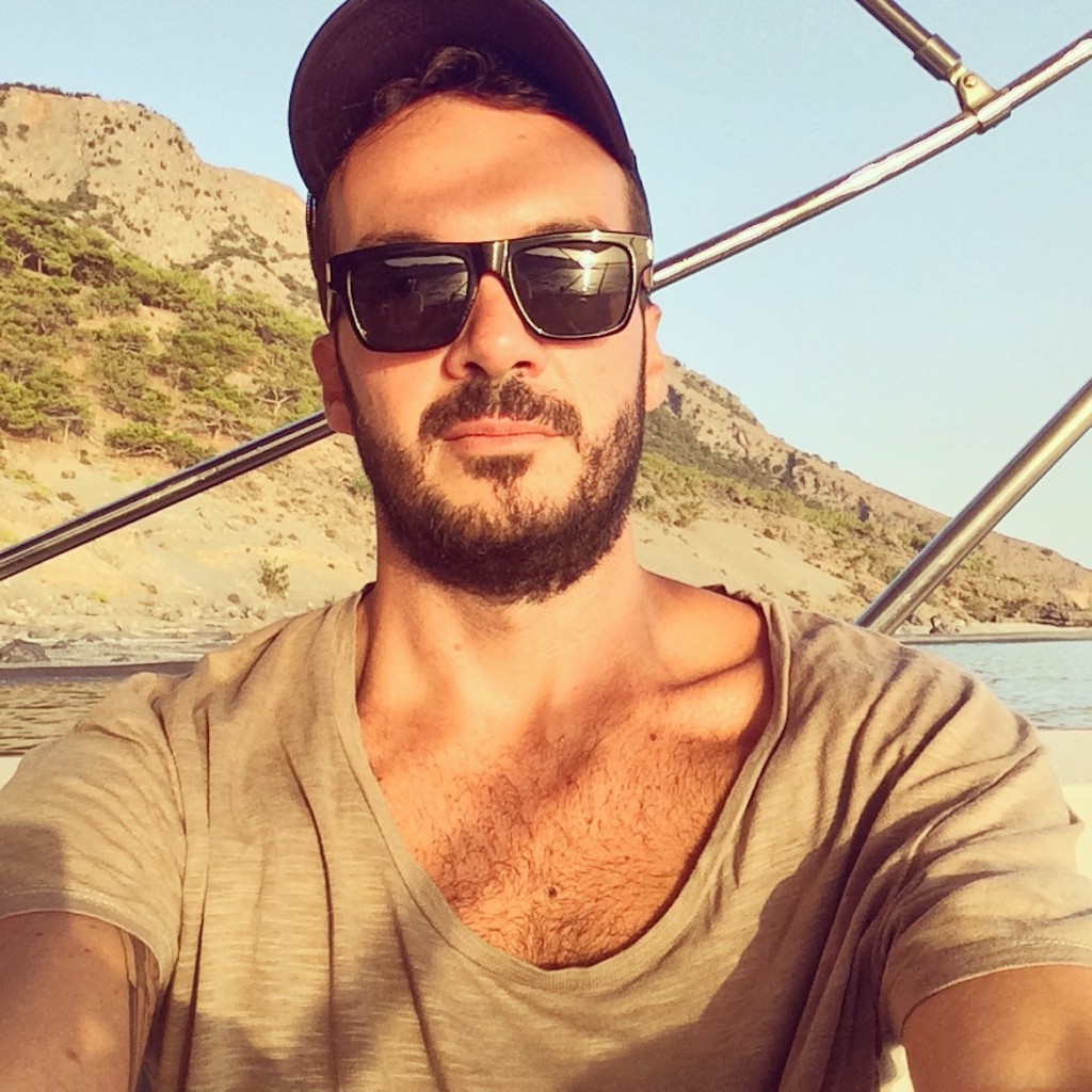 Sunset in a soft cotton American Vintage t-shirt.