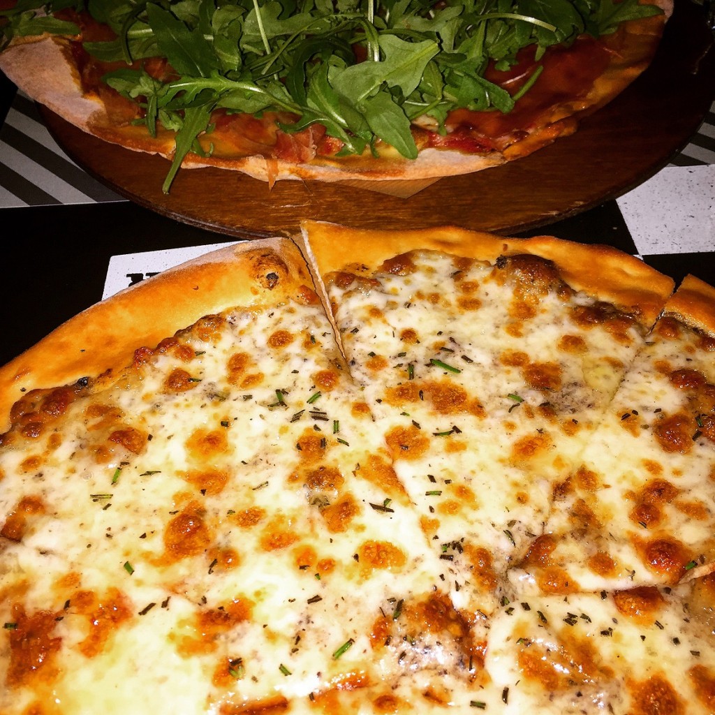 FLOWER: Thin pizza tartufata & pizza prosciutto-mozzarella-rucola. Plus: they deliver on a bike! How cool is that?!