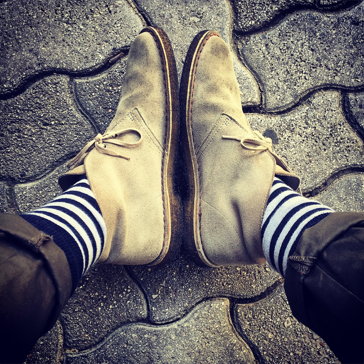 All-time-classic Clarks desert boots in grey. Buy a pair to last forever!