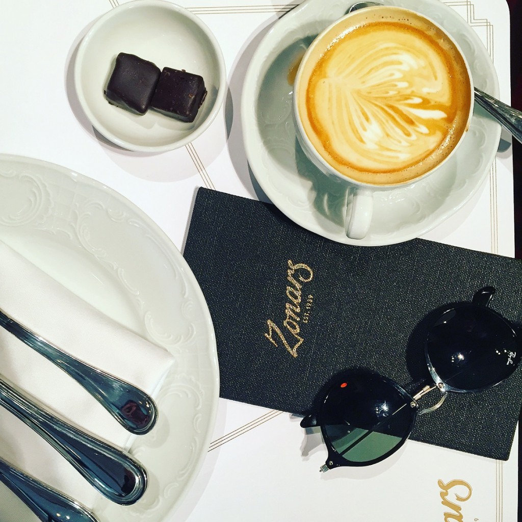 A cup of coffee becomes a bourgeois ritual at this european-style "grand cafe"!