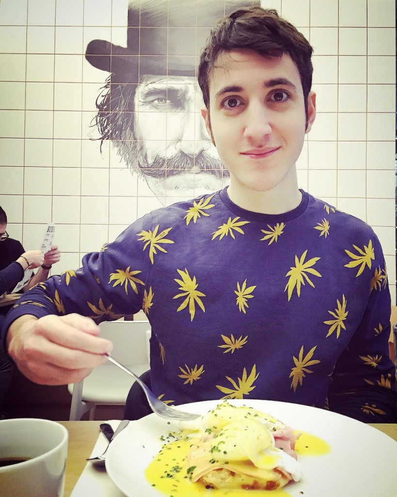 The Curly Sue & his yummy eggs benedict...