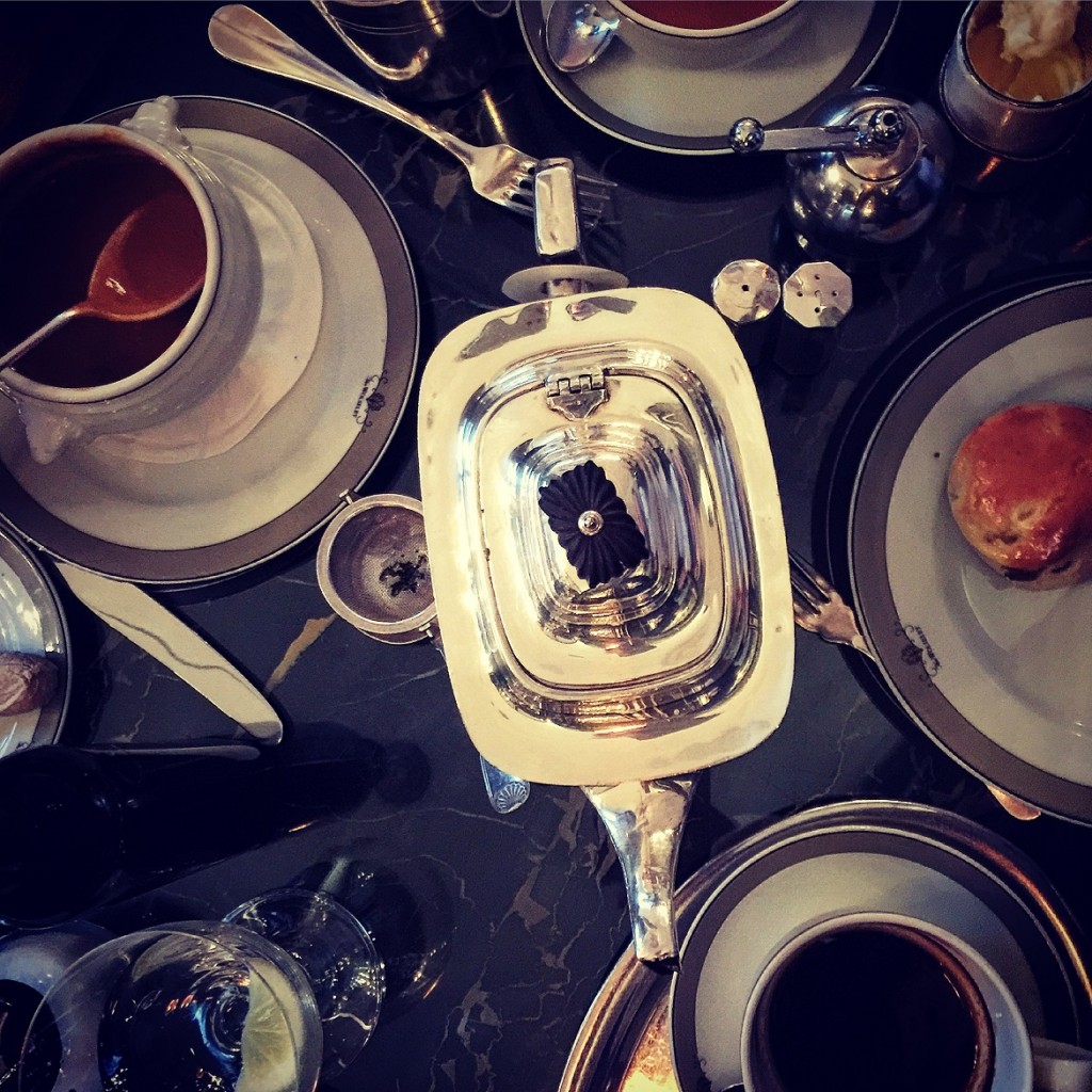 5 o'clock tea & scones at Kate Moss' favourite "The Wolseley" on Piccadilly road