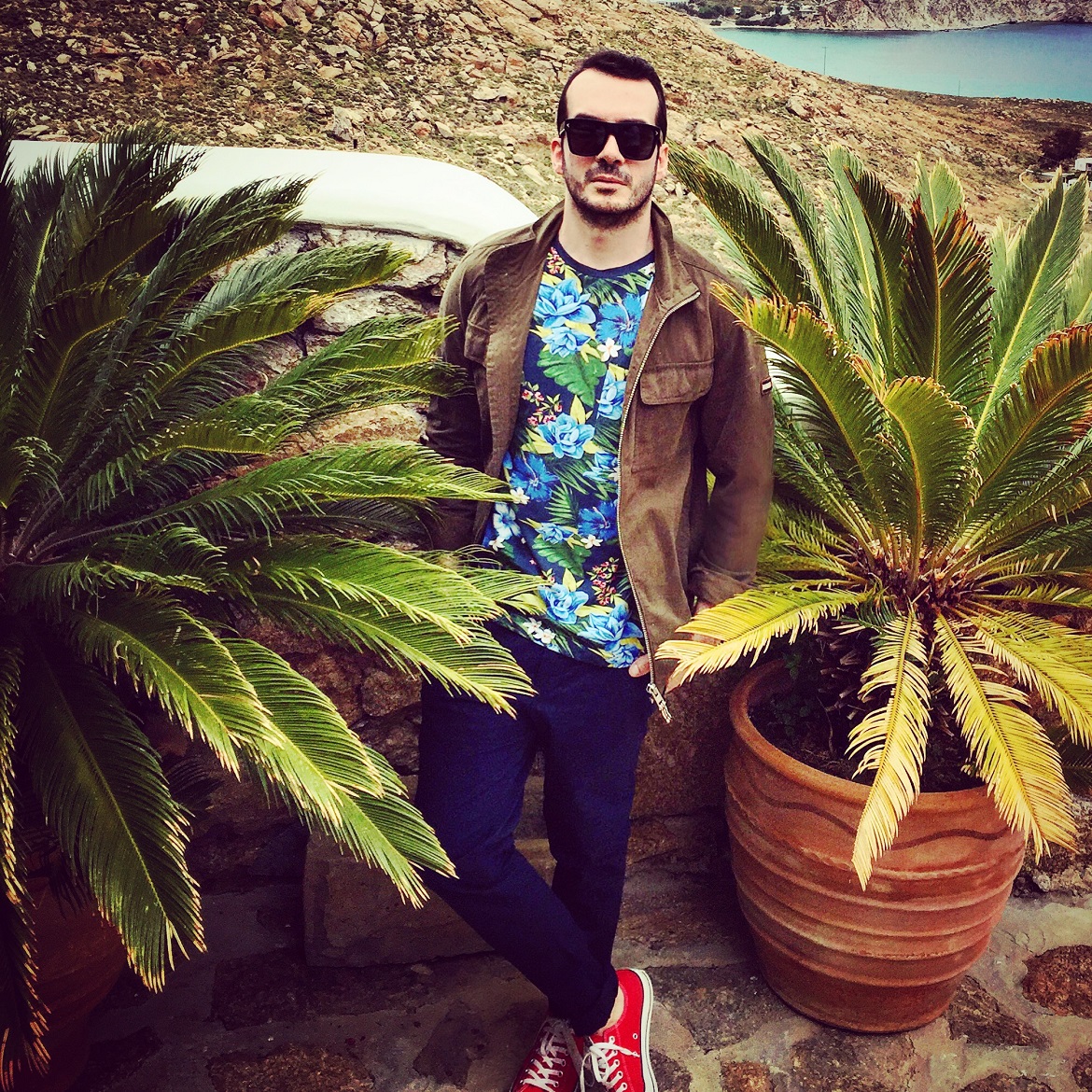 GOING FLORAL IN MYKONOS: Field jacket, t-shirt & chinos by Tommy Hilfiger // Sneakers by Converse All Star // Sunglasses by Givenchy
