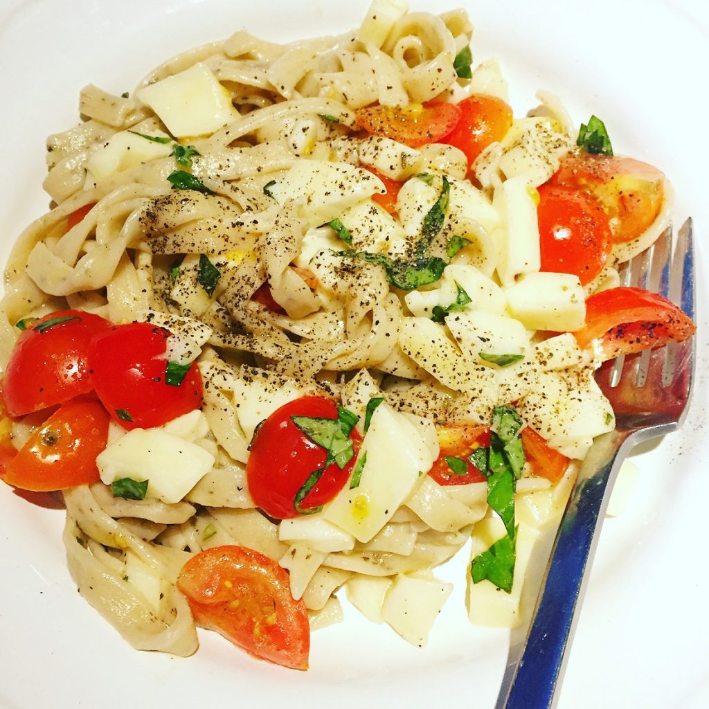Χειροποίητη φρέσκια Pasta Primavera στο αυθεντικό Ιταλια στο χωριό Κρόκος