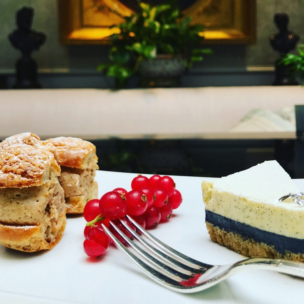 Απίστευτα & τα γλυκά στο San Regis με την υπογραφή του star pastry chef Philippe Conticini #sweettooth