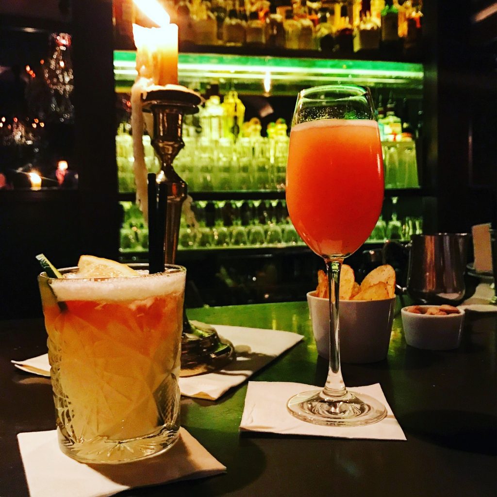 Κι άλλα cocktails, Ginger Rush & Bellini, στο πάντα επίκαιρο bar του Hotel Costes, στη Rue Saint-Honore