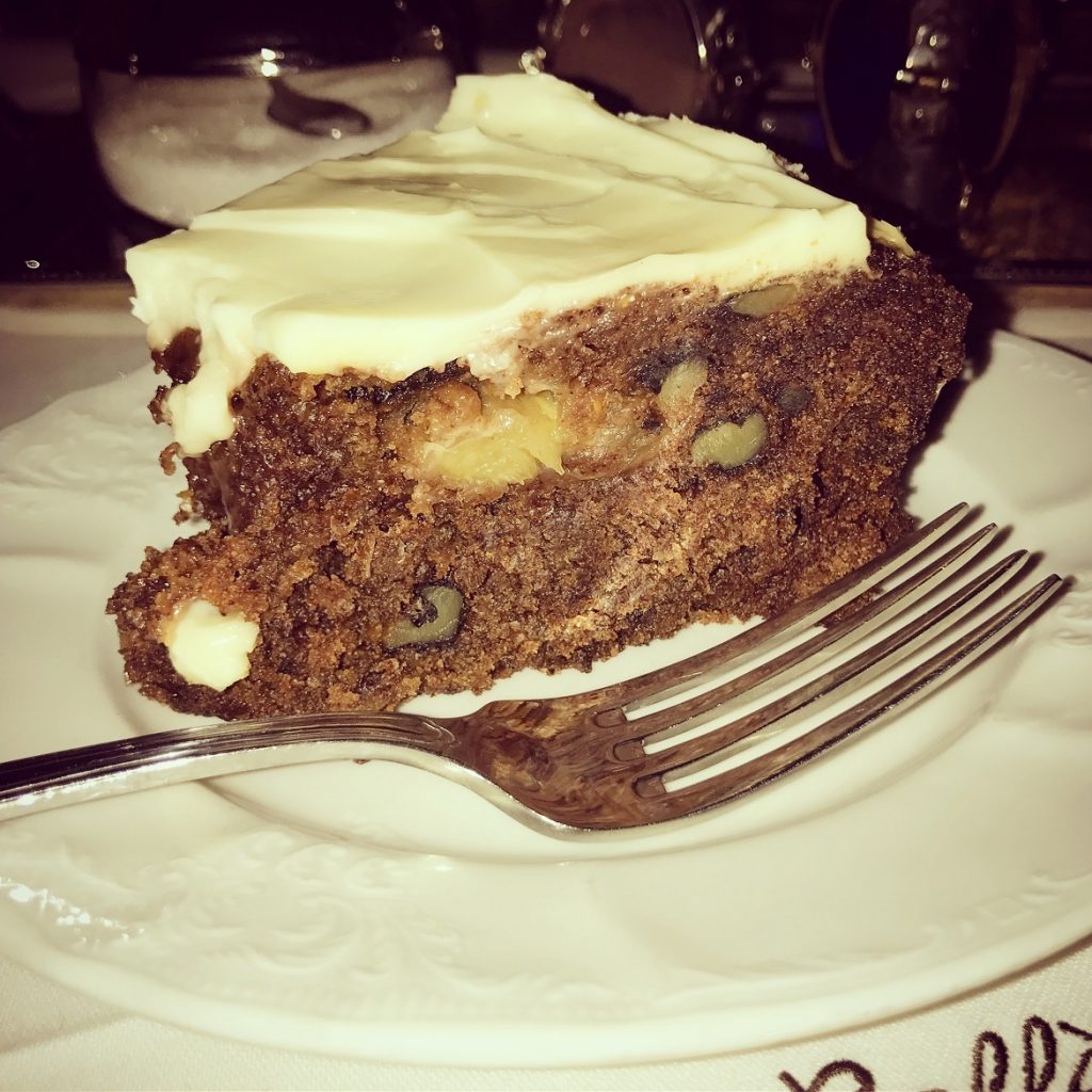 Ένα carrot cake που με άφησε άφωνο - θα το βρεις στο DRY CAFFE & SPUNTINO της πλ. Κολωνακίου