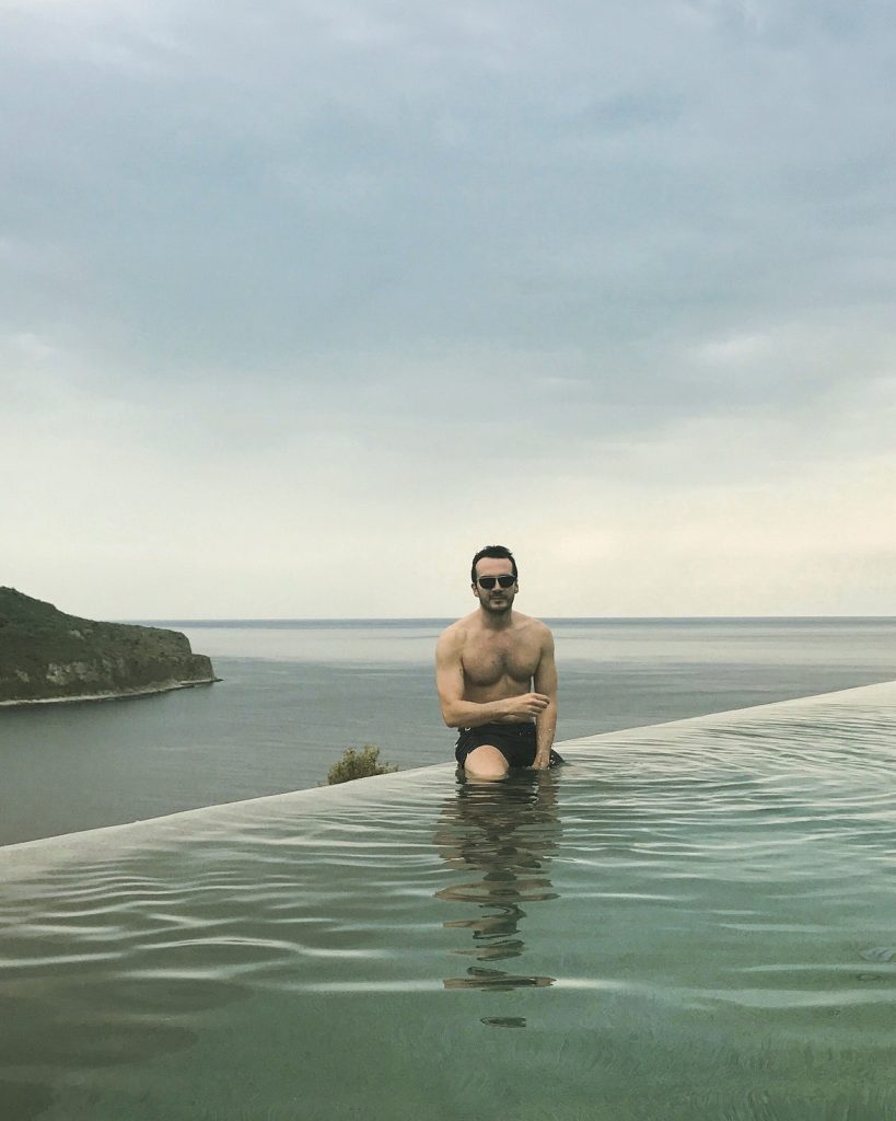 ... και μια βουτιά αργά το απόγευμα, λίγο πριν πέσει εντελώς ο ήλιος