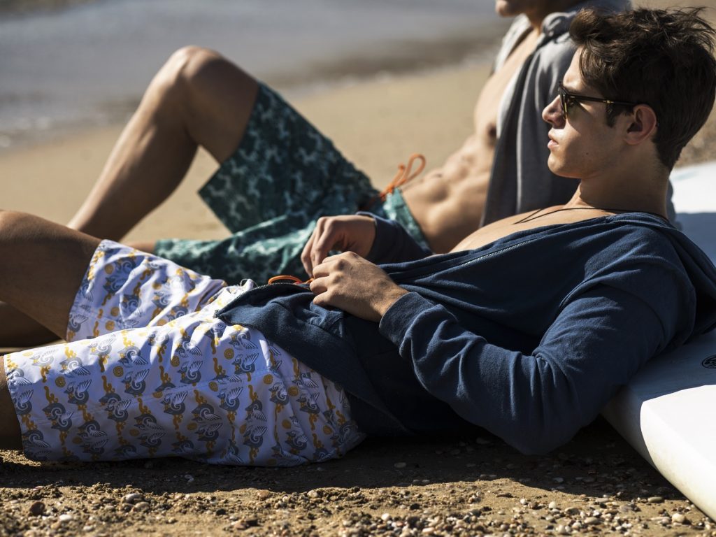 Ζακέτες American Vintage & Gap. Γυαλιά ηλίου Ray-Ban (Luxottica)
