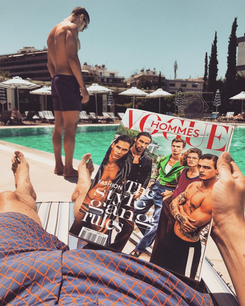 Στην πισίνα του Hilton με τον φίλο & μοντέλο (όχι από τη Βραζιλιά...) Χρήστο Κατσαβοχρήστο