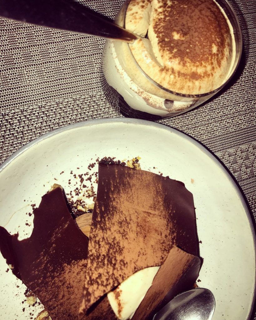 και για το τέλος... Τιραμισού ή/και bitter chocolate mousse